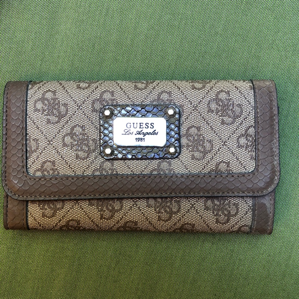 Pristine Guess Wallet